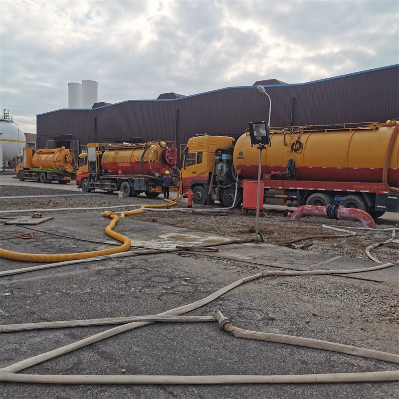 白塔污水池清理