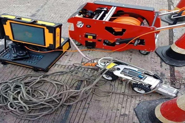 白塔CCTV管道检测机器人