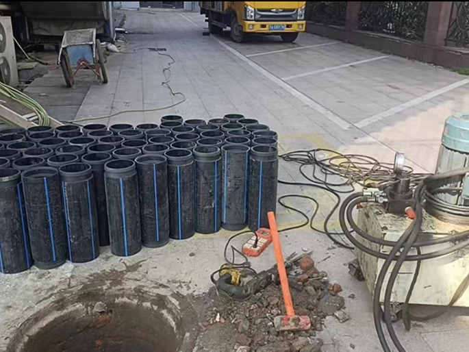 白塔PE置换管厂家 DN315置换管 非开挖管短管置换